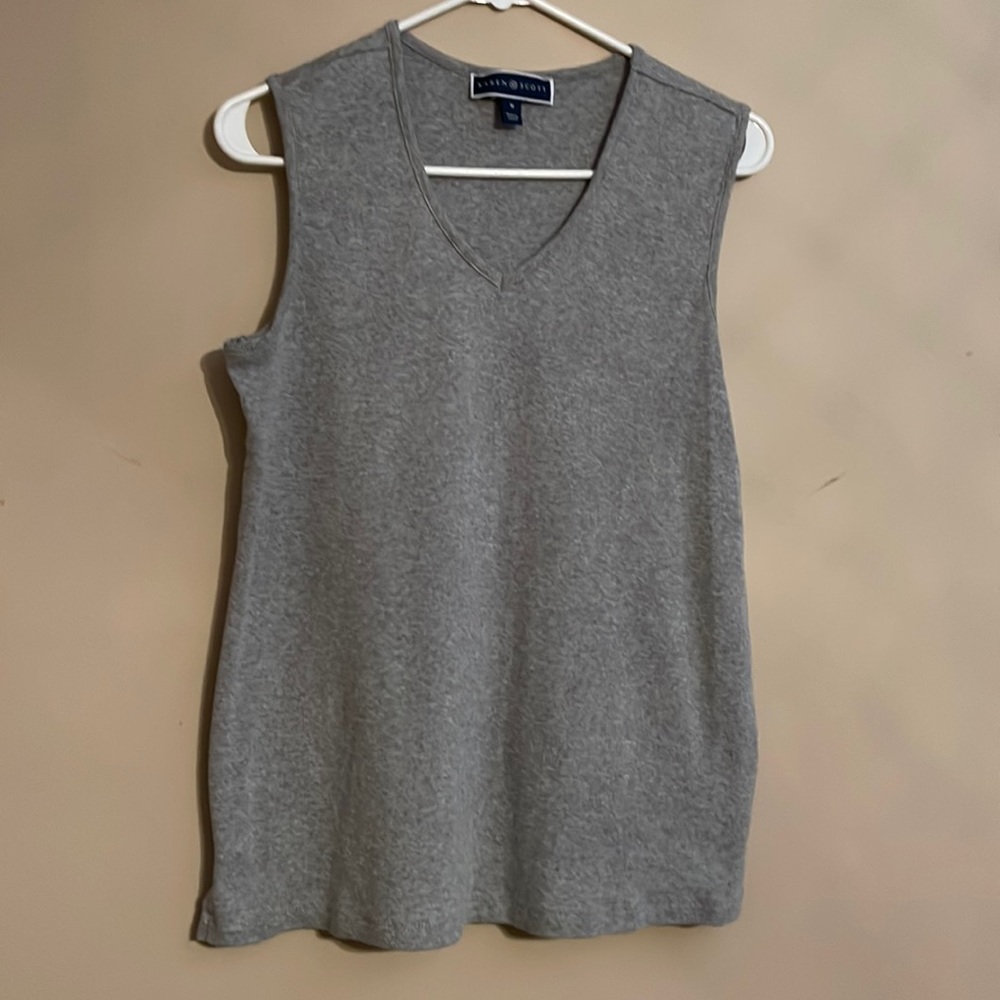 Woman’s gray sweater tank top